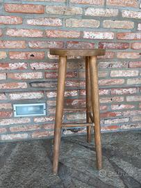 Sgabello in legno massello