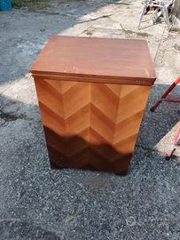 Macchina da cucireo in legno
