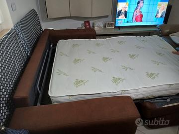 divano in alcantare nuovo