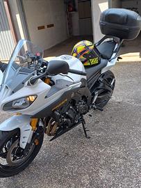 Moto Yamaha Fazer 8