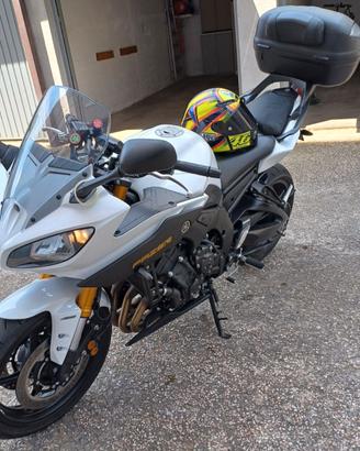 Moto Yamaha Fazer 8
