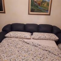 Divano letto e due poltrone