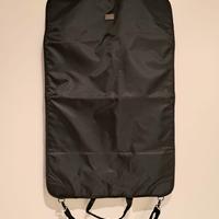 Porta abiti BOSS colore nero. NUOVO.