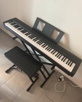 Pianoforte digitale YAMAHA P-45 con Accessori