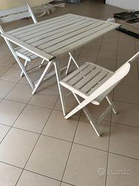 Tavolino e Sedie da Giardino Colore Bianco.