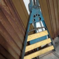 Cavalletto per filettare tubi