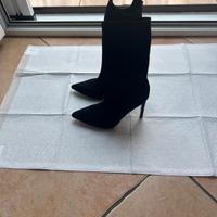 Stivaletti neri a punta con tacco a spillo n 38 