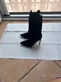 Stivaletti neri a punta con tacco a spillo n 38 