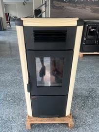 STUFA A PELLET EXTRAFLAME VIVIANA 10 KW USATA