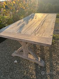 Tavolo in legno sbiancato