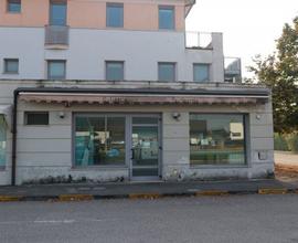 Negozio in complesso direzionale