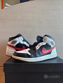 Jordan 1 Mid Black Chile Red White TAGLIA EUR 42,5
