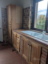 Cucina (forno, fornello, lavello e mobilio)