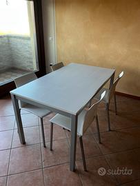 TAVOLO E SEDIE