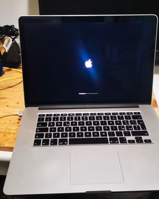 Apple MacBook Pro A1398 - i7, 8Gb di Ram