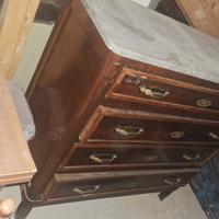 cassettiera in legno con lastra di marmo