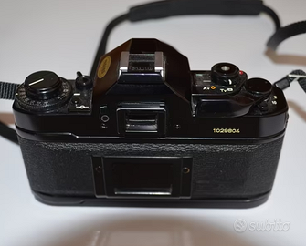 Fotocamera Canon A1 con accessori