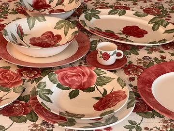Servizio piatti e caffè fine ceramica Rose Rosse