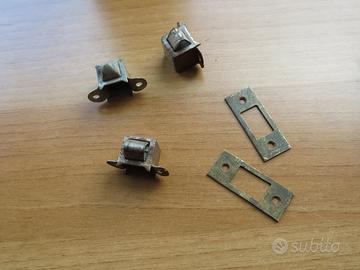 3 antiche chiusure in ferro delle ante per armadio