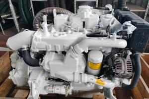 entrobordo 4 cilindri FPT 100 hp DETARABILE