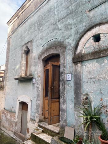 Bari carbonara- vico ospedale di venere-ciel terra