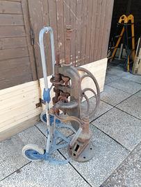 antico trapano a colonna per esposizione 