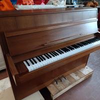 pianoforte verticale Rippen