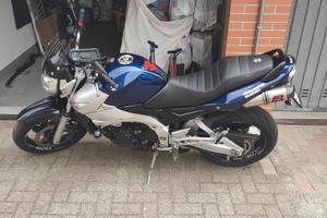 Suzuki GSR Naked anno 2006 .