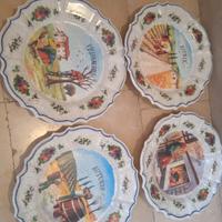 4 piatti di plastica.