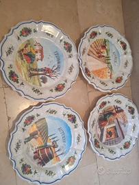 4 piatti di plastica.