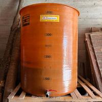 Contenitore in vetroresina