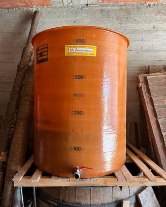 Contenitore in vetroresina