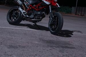 Ducati hypermotard 1100s corse