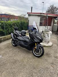 Yamaha T max 560
