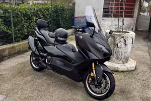 Yamaha T max 560