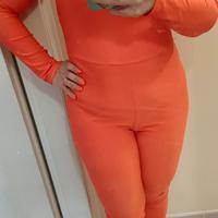 tuta arancione nuova  con cartellino 