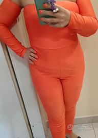 tuta arancione nuova  con cartellino 