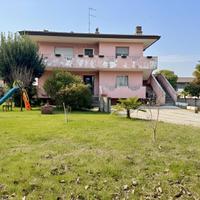 Luminoso appartamento tricamere in bifamiliare ...