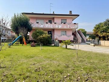 Luminoso appartamento tricamere in bifamiliare ...