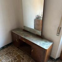 Mobile vintage con specchio – modernariato