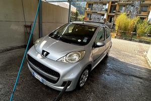 Peugeot 107 deasel, 5 porte. buono stato