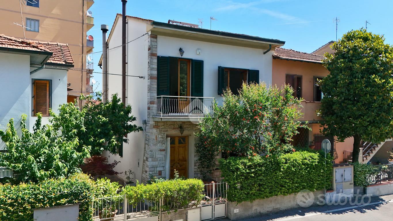 VILLA A SCHIERA D'ANGOLO A CAMPI BISENZIO - Vista 2