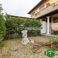 VILLA A SCHIERA CON TAVERNA GIARDINO E BOX