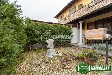 VILLA A SCHIERA CON TAVERNA GIARDINO E BOX