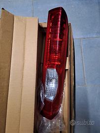 fanale posteriore dx trafic vivaro