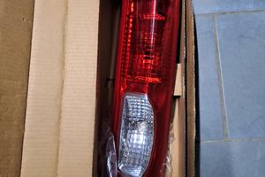 fanale posteriore dx trafic vivaro