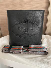 Borsa Secchiello Prada in pelle nera