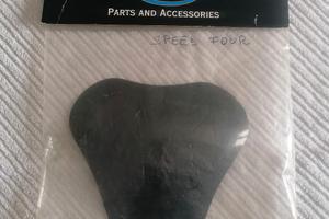 Ricambi Triumph Speed Four 600 tank pad carbonio. 