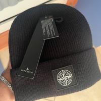 Cappello nero invernale stone island
