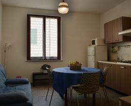 5 vani con terrazzo-due bagni- centrale-30 mt mare